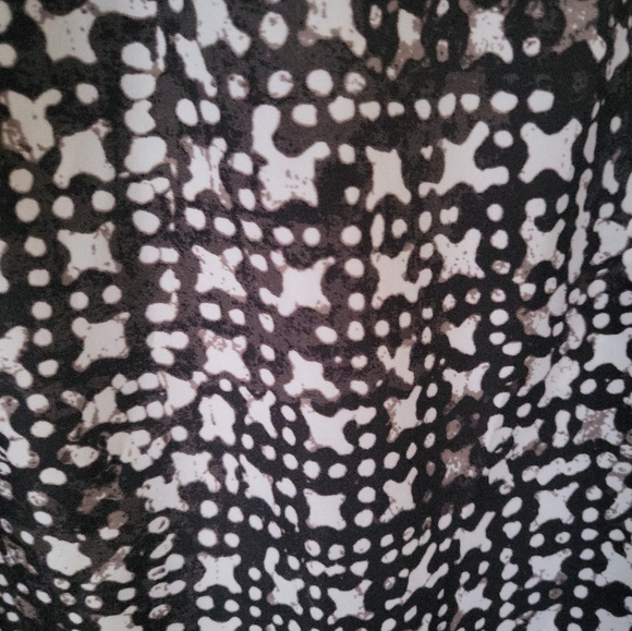 MICHAEL Michael Kors Black & White Geometric Roll Tab Sleeve Blouse M - Picture 5 of 6